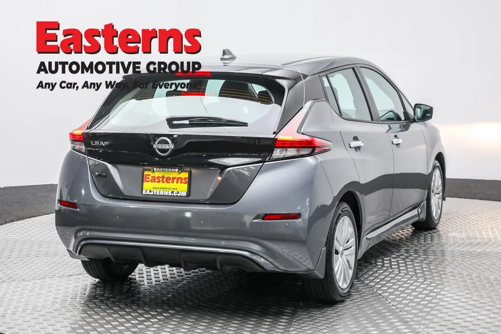 Used 2023 Gray Nissan S image 5