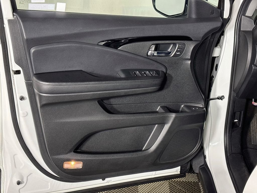 Used 2022 White Honda Touring image 10