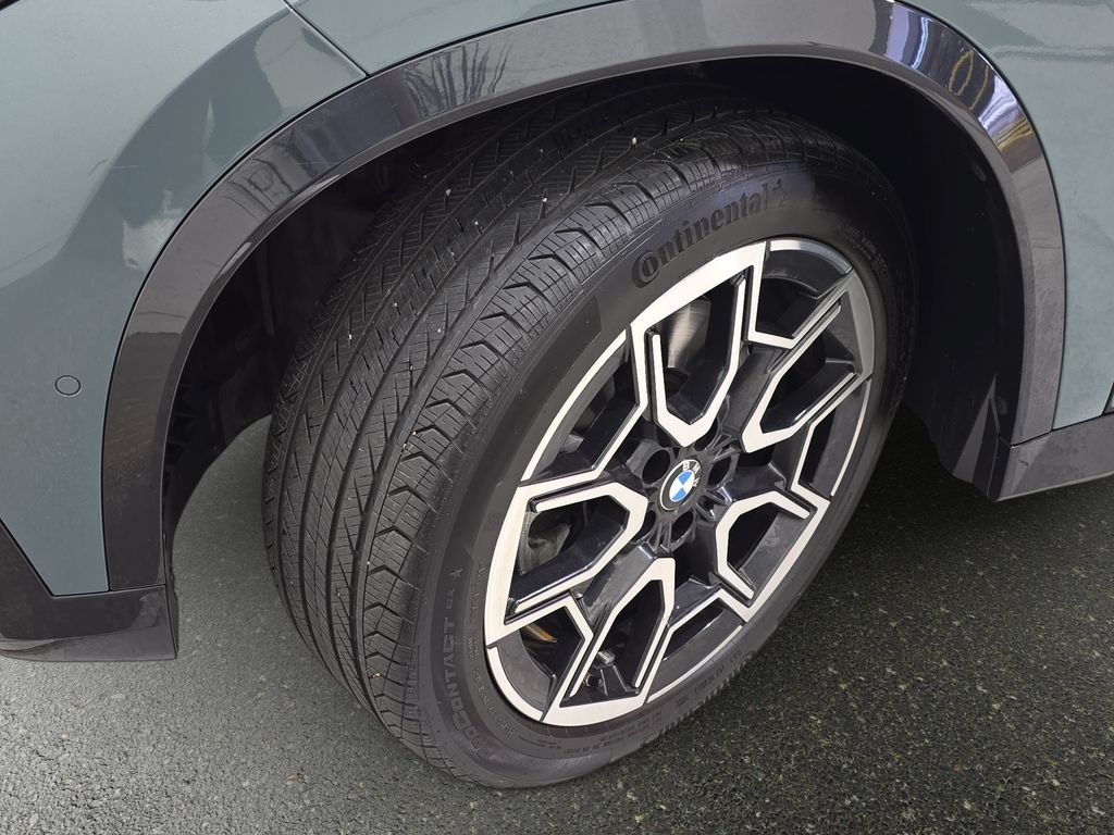 Used 2023 Green BMW xDrive28i image 35