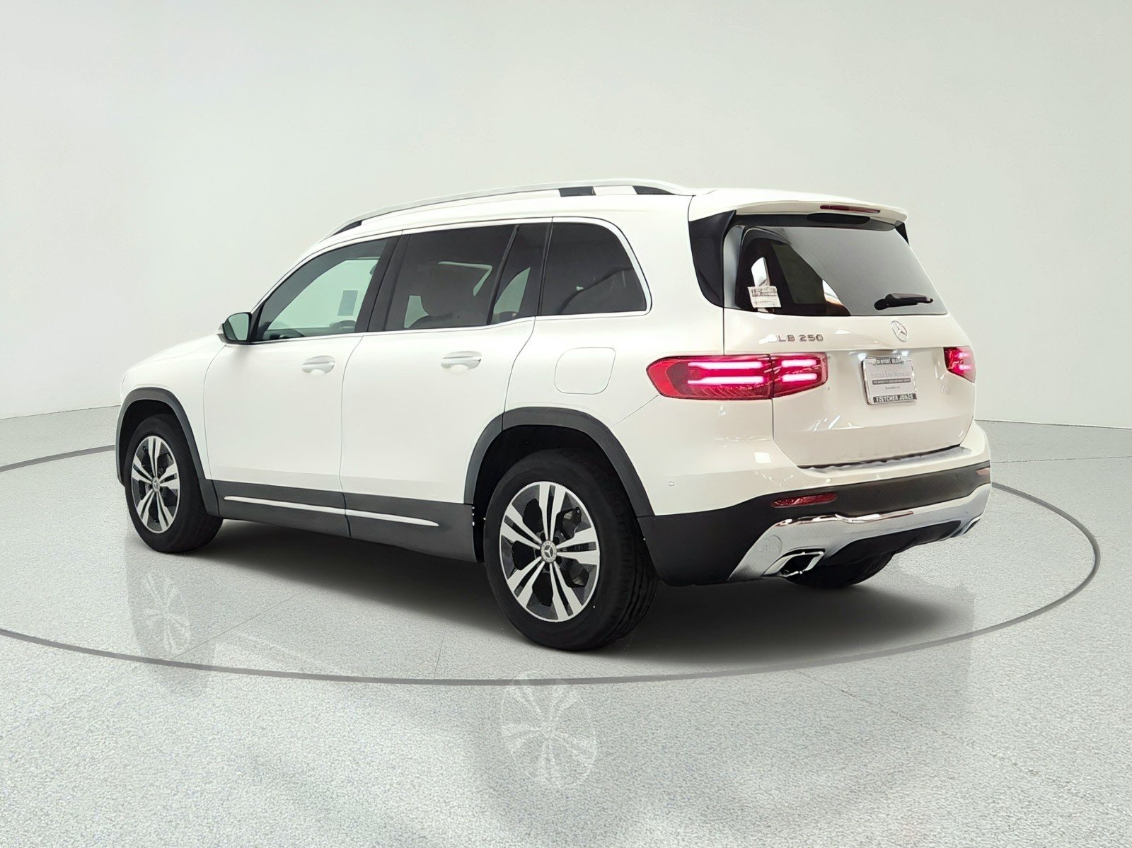 New 2026 Polar White Mercedes-Benz GLB 250 SUV image 7