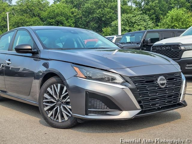 Used 2024 Gray Nissan 2.5 SV image 2