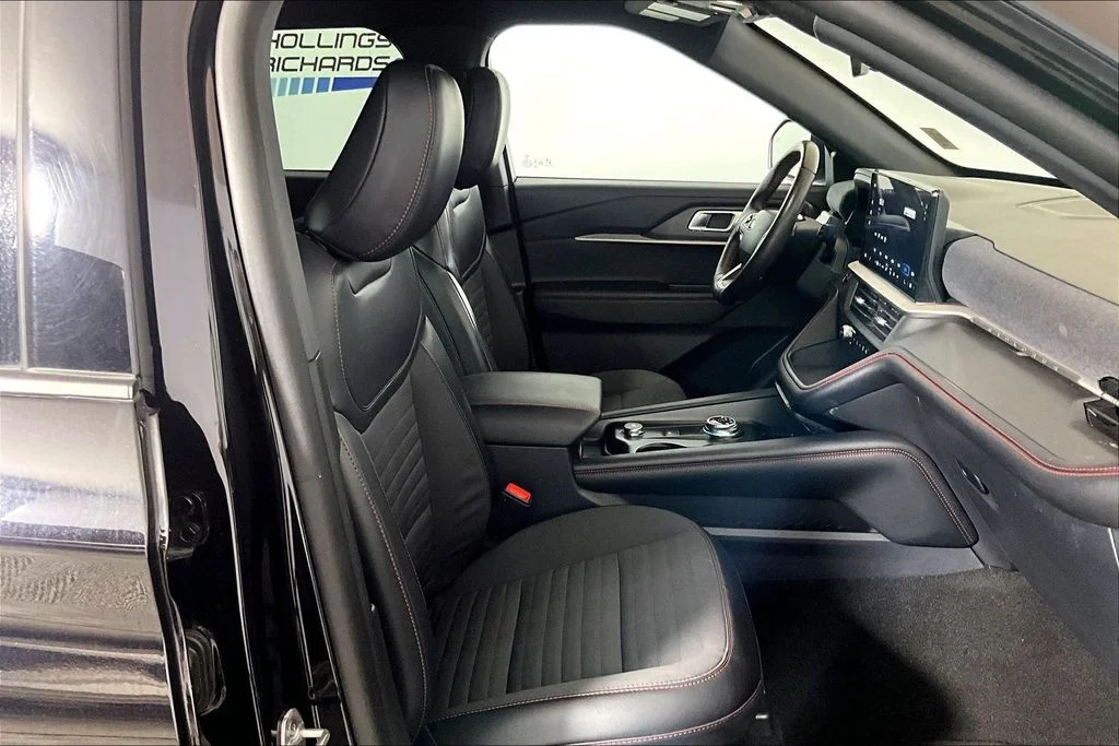 Certified Used 2025 Black Metallic Ford ST-Line image 6