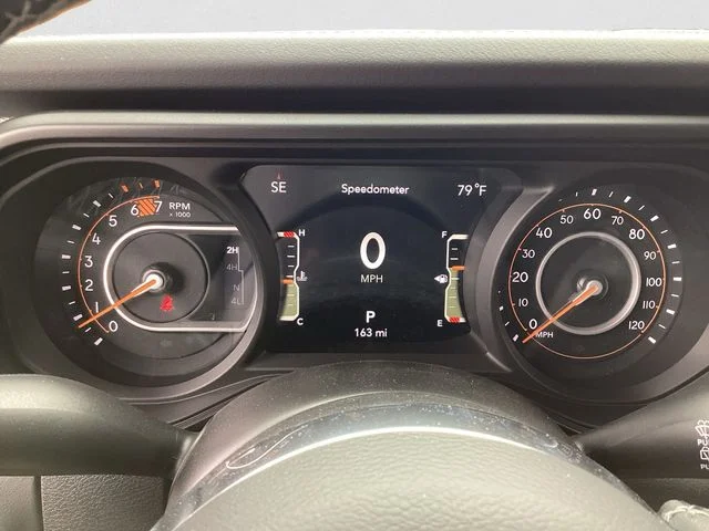 New 2026 Tuscadero Pearlcoat Jeep 4-DOOR SAHARA image 16