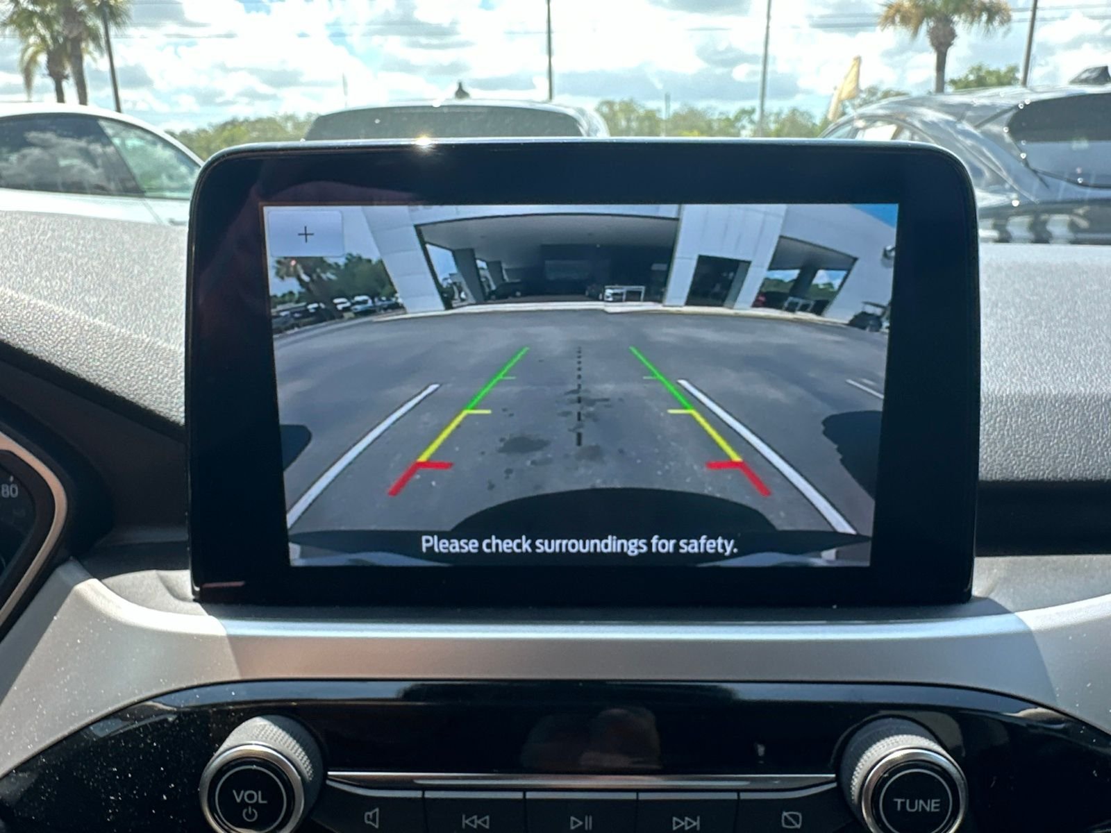 Used 2020 Gold Ford SE image 3