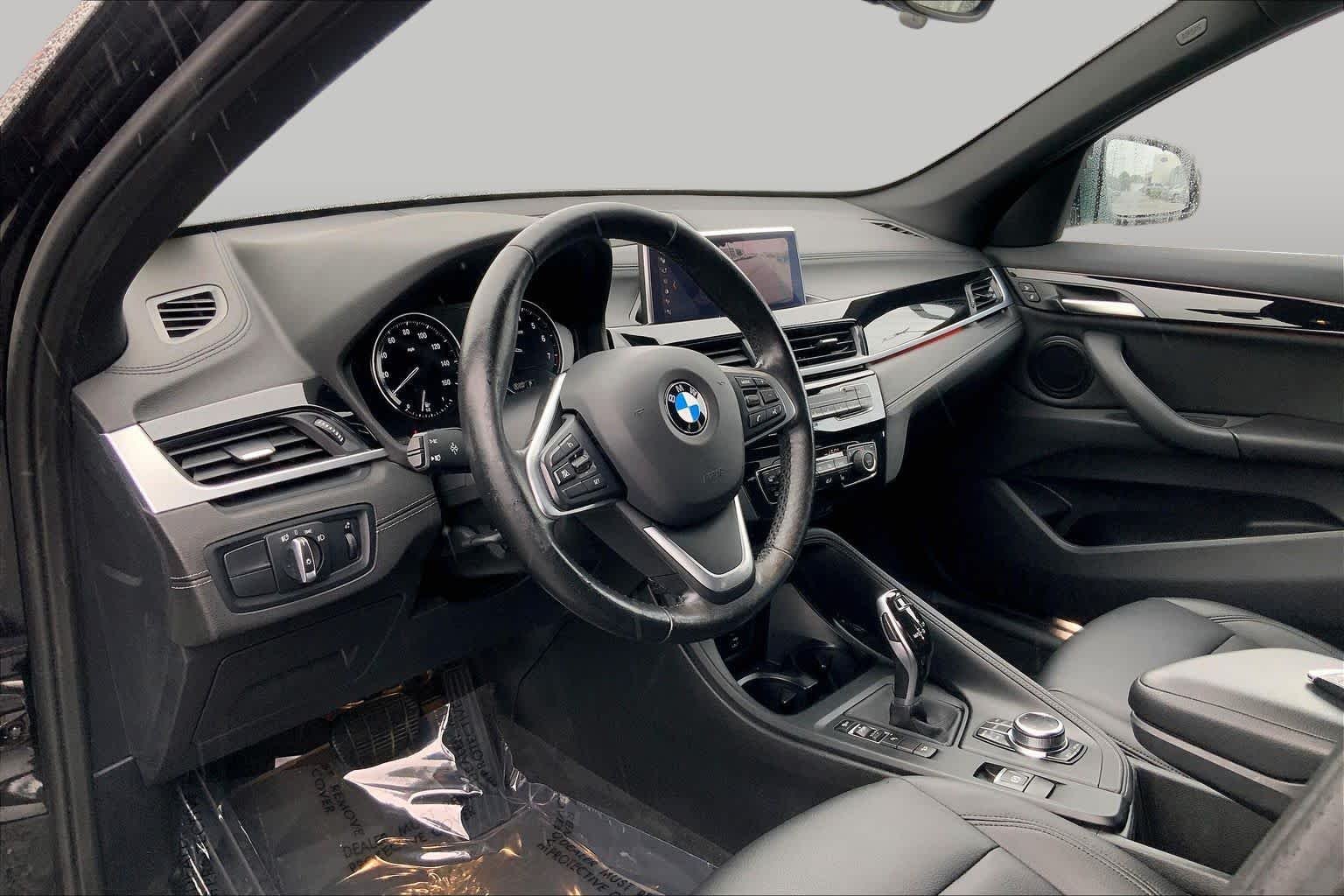 Used 2022 Jet Black BMW xDrive28i image 17