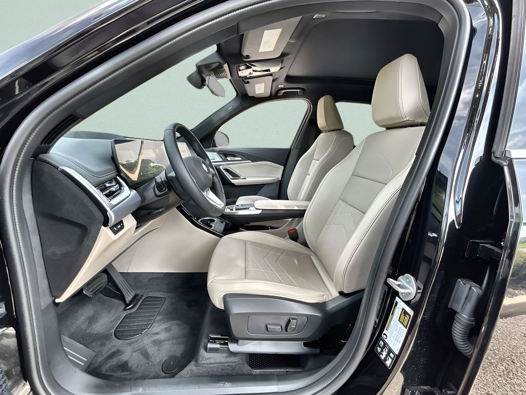Used 2025 Black BMW xDrive28i image 15