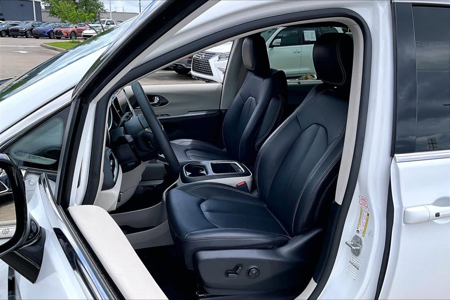 Used 2024 Bright White Clearcoat Chrysler Touring L image 7