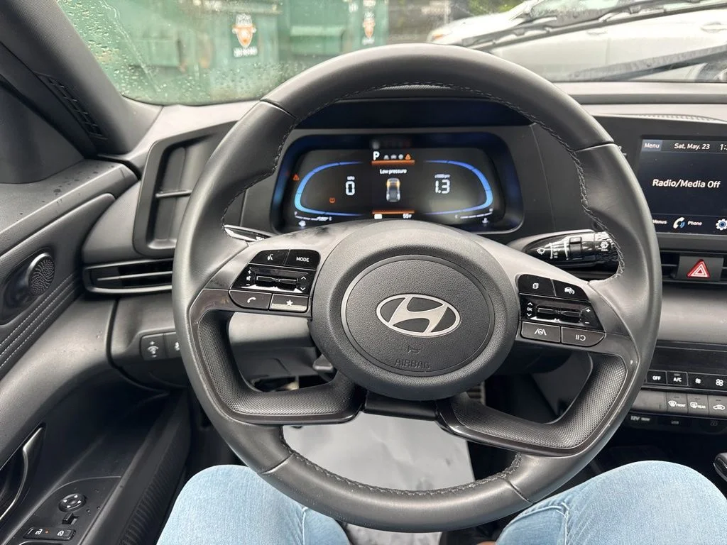 Used 2025 Blue Hyundai SEL Sport image 23
