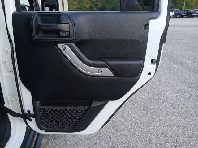 Used 2018 White Jeep Unlimited Sahara image 26