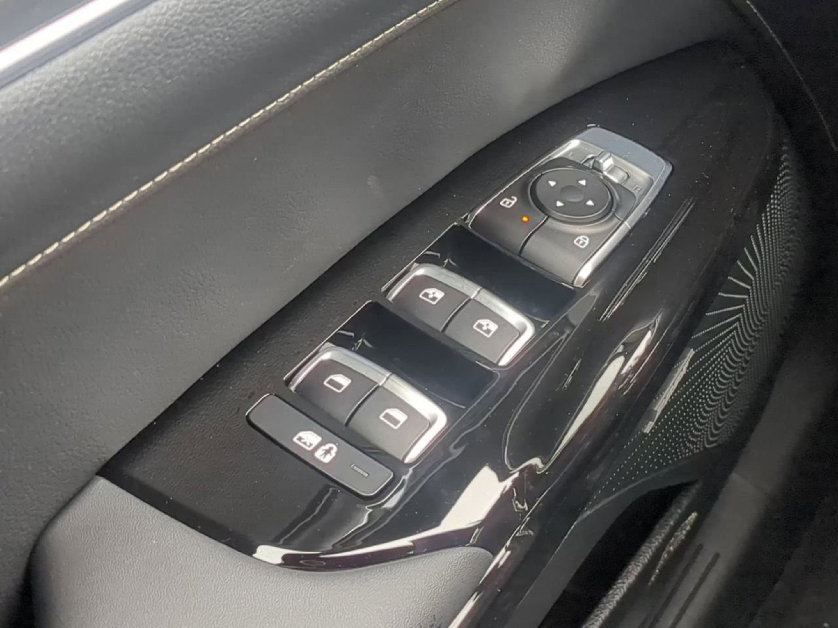 New 2026 Snow White Pearl Kia GT-Line image 29