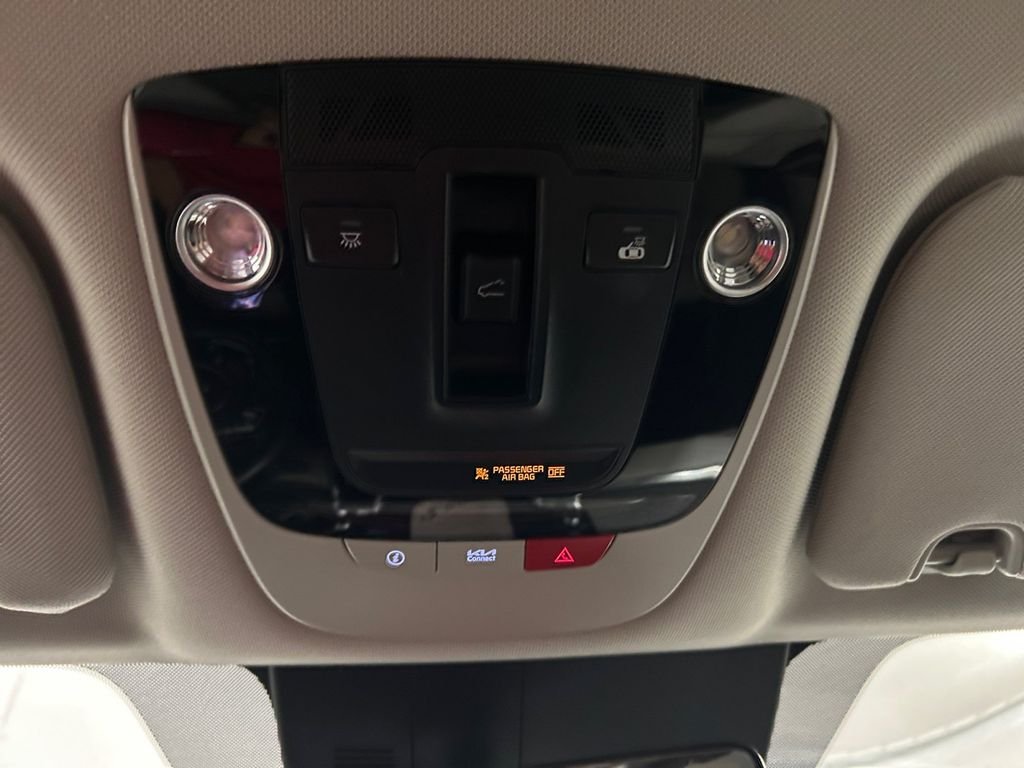 Used 2023 White Kia SX image 29