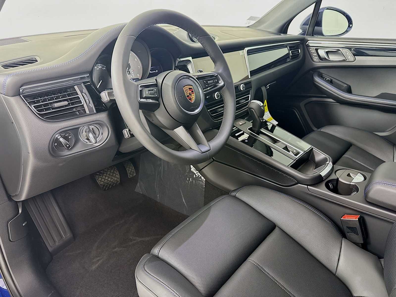 New 2026 Gentian Blue Metallic Porsche S image 4