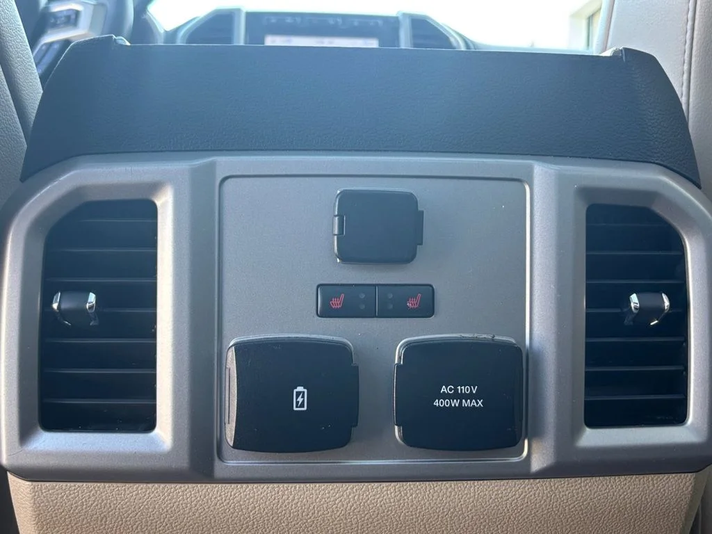 Used 2020 White Ford Lariat image 24