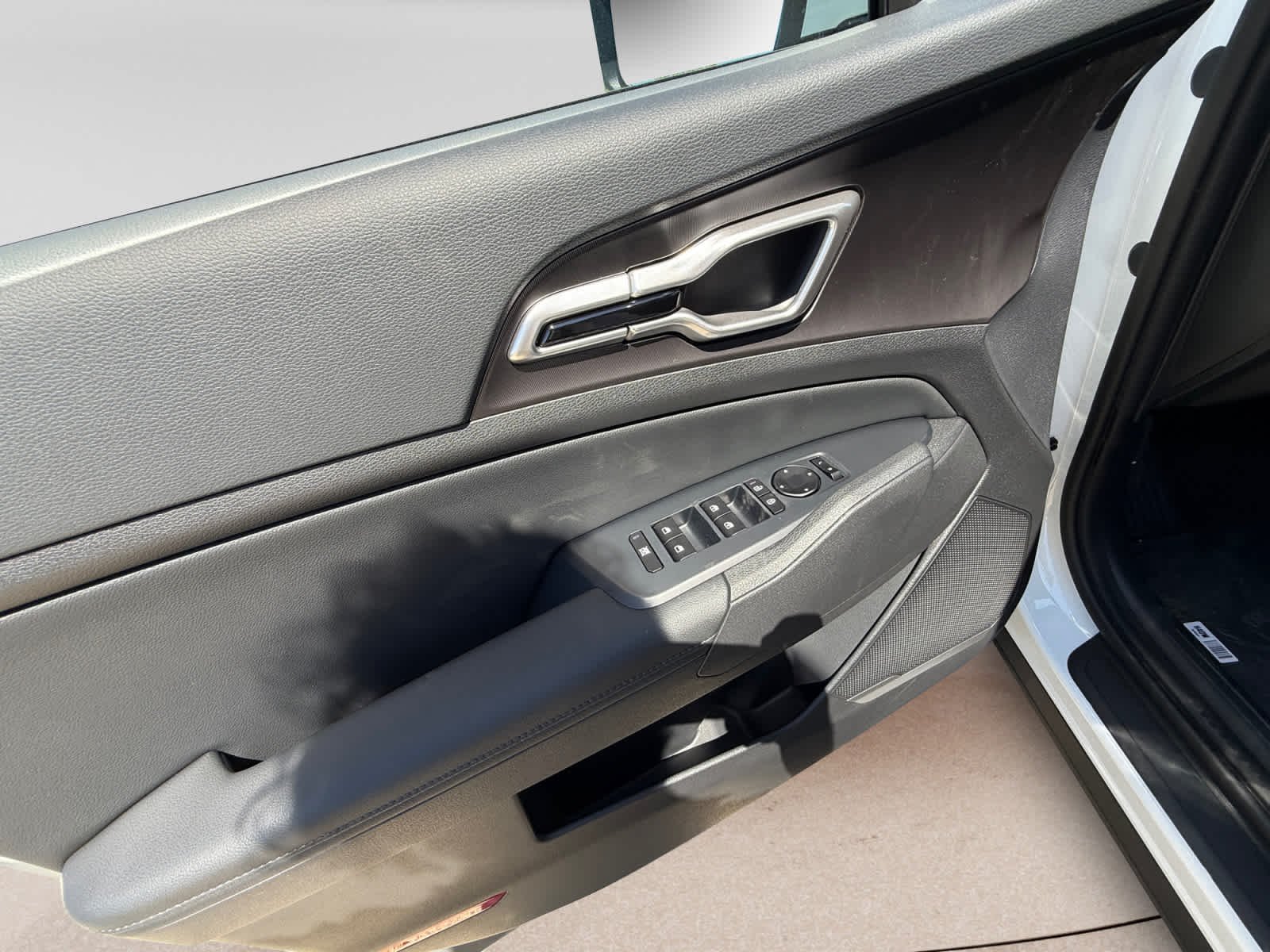 New 2026 Snow White Pearl Kia EX image 10