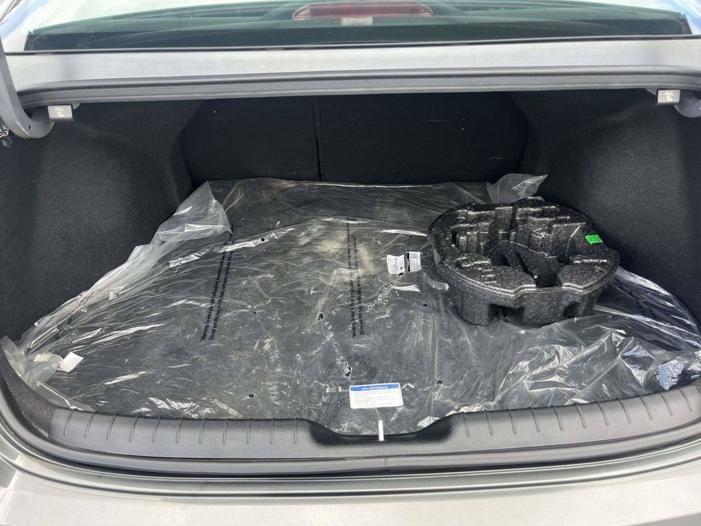 Used 2024 Gray Hyundai SEL image 8