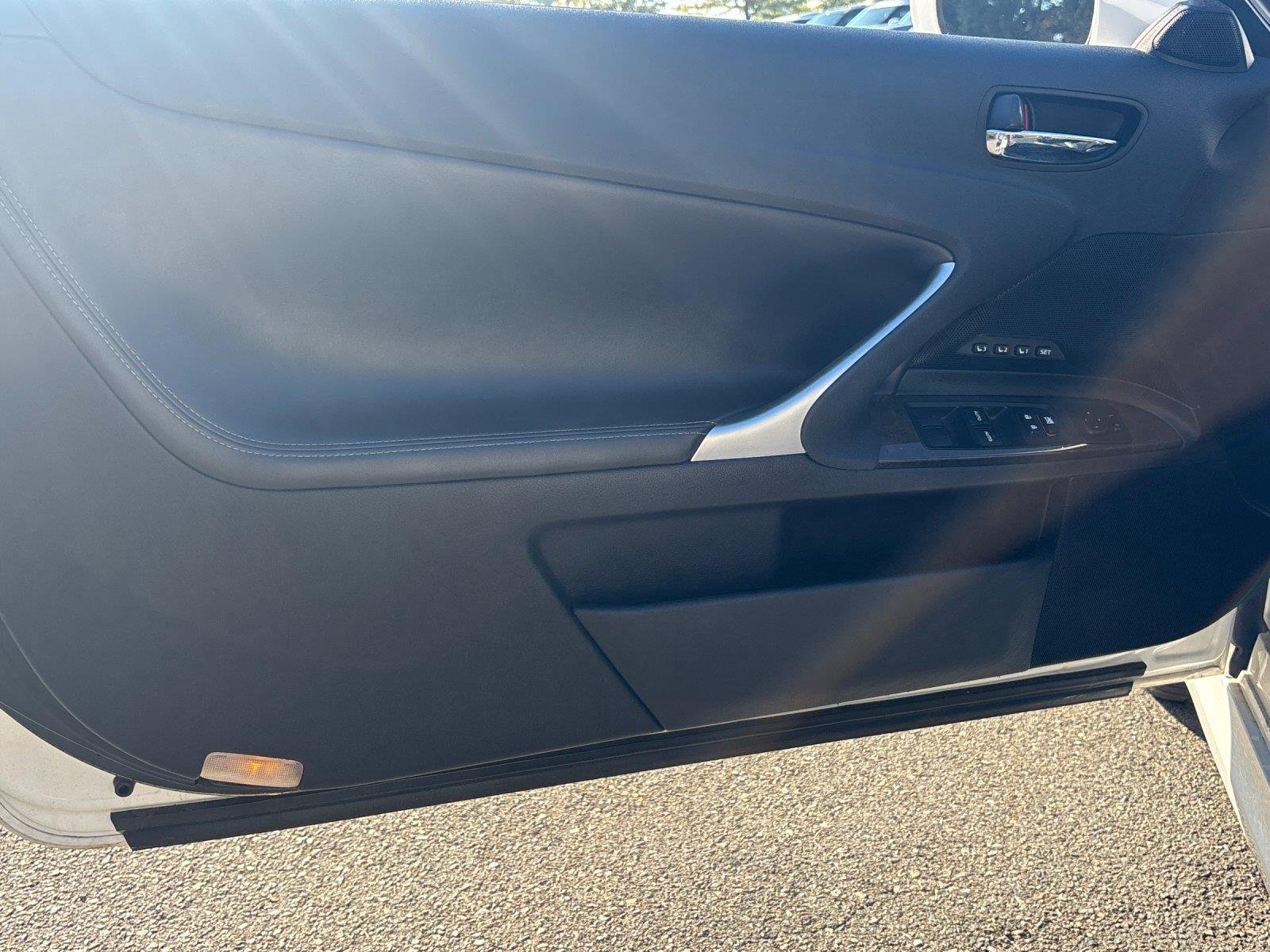 Used 2013 Starfire Pearl Lexus Base image 13