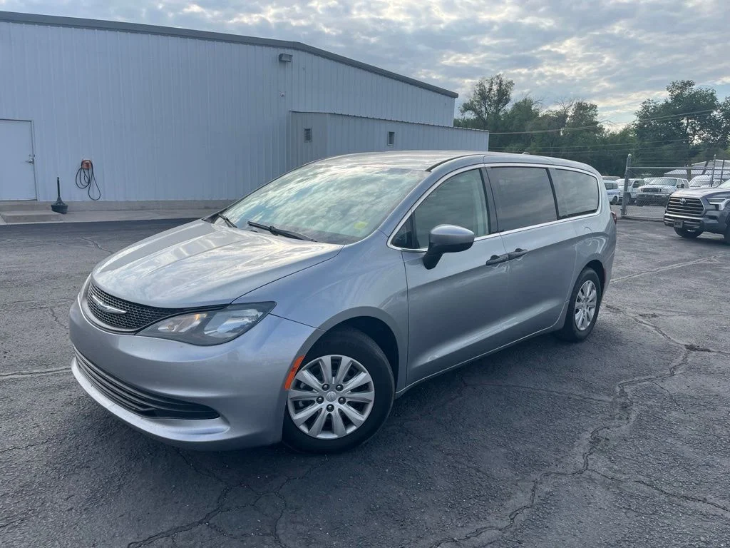 Used 2019 Billet Silver Metallic Chrysler L image 1