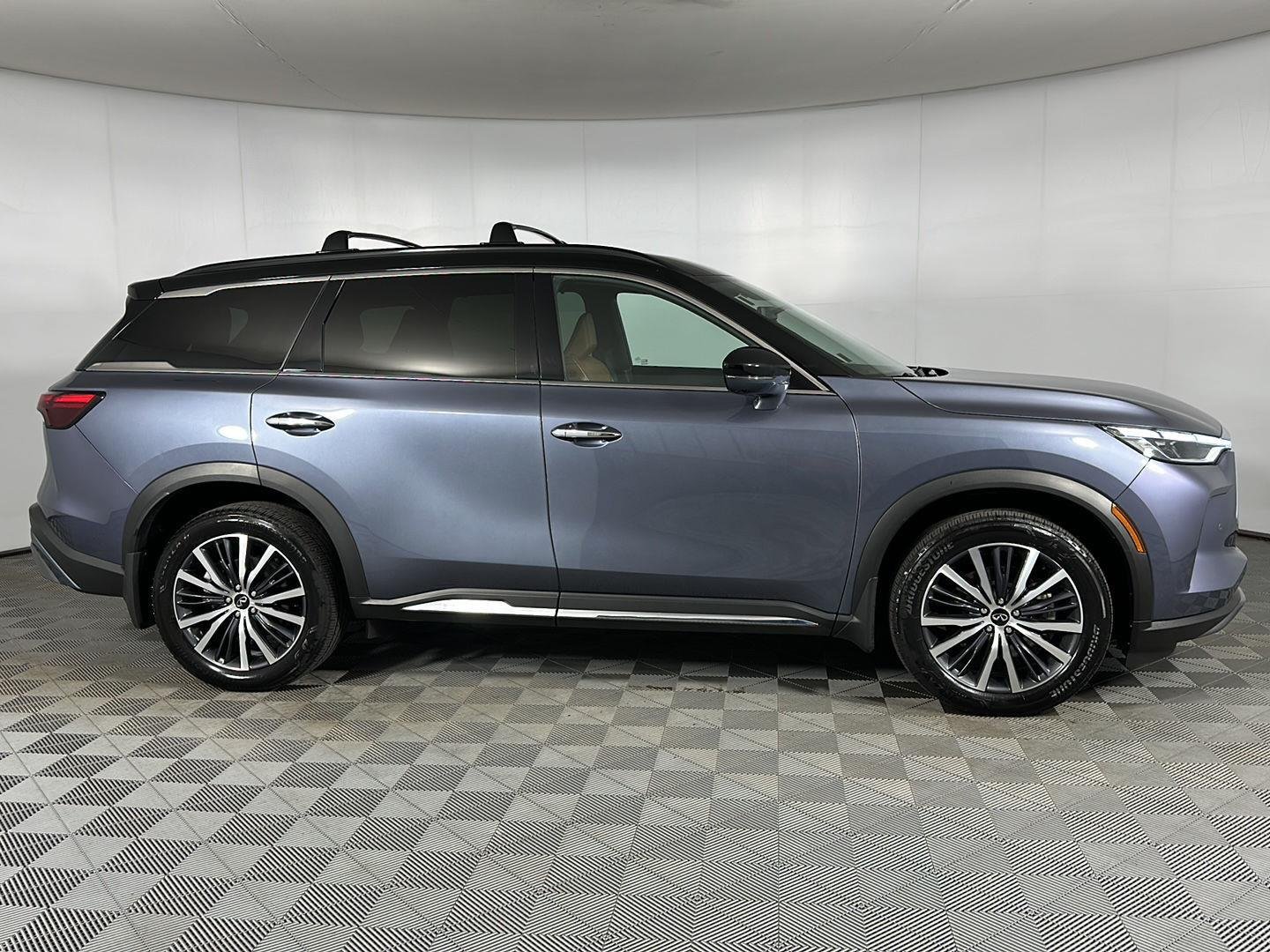 Used 2025 Moonbow Blue/Black Obsidian INFINITI AUTOGRAPH image 28