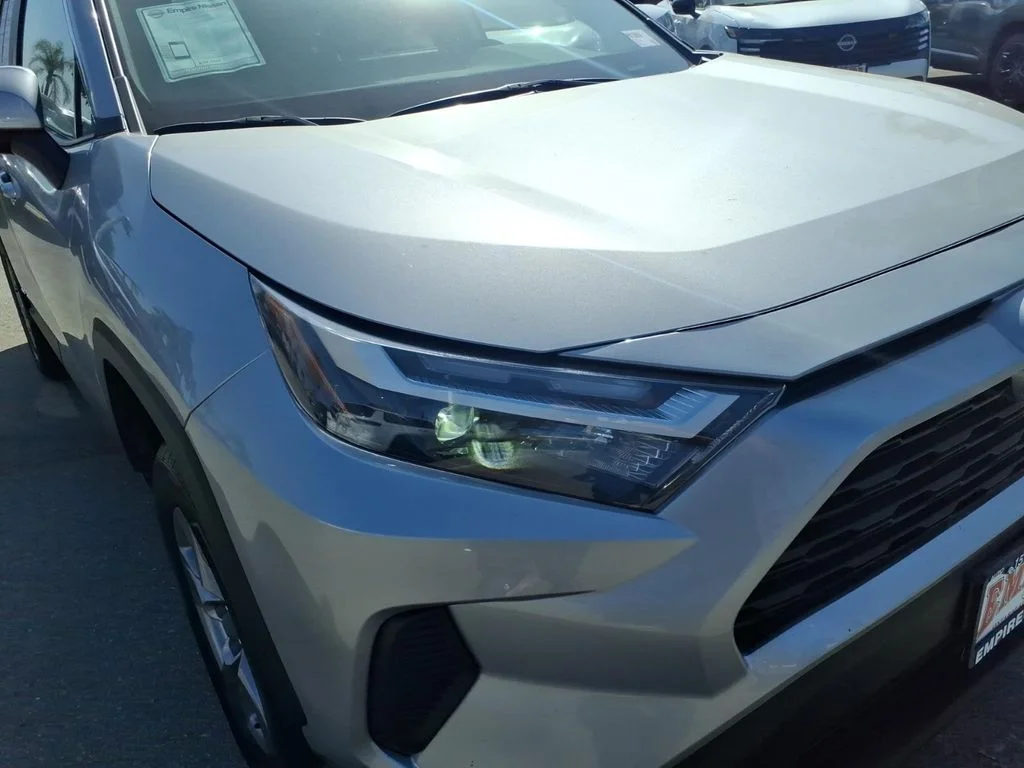 Used 2025 Silver Toyota LE image 4