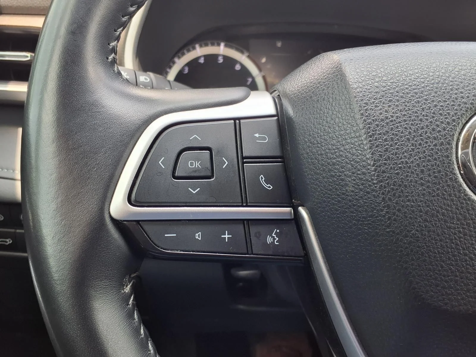 Certified Used 2024 Gray Toyota XLE image 23