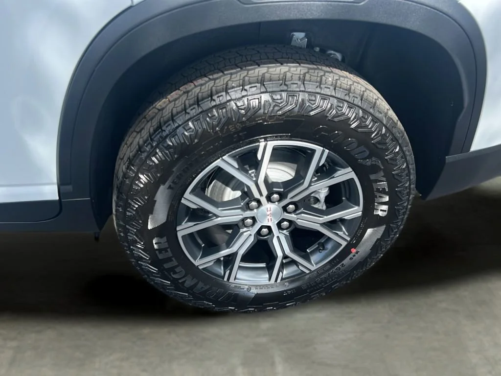 New 2026 Glacier White Tricoat GMC AT4 image 42