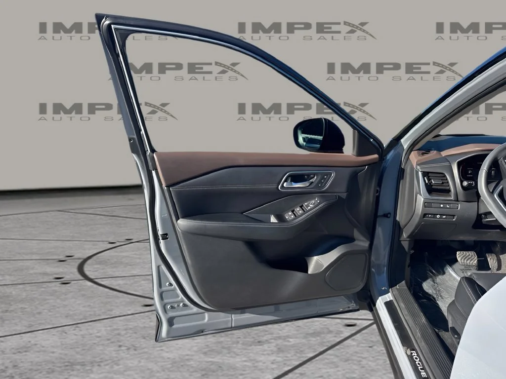 Used 2023 Gray Nissan Platinum image 25