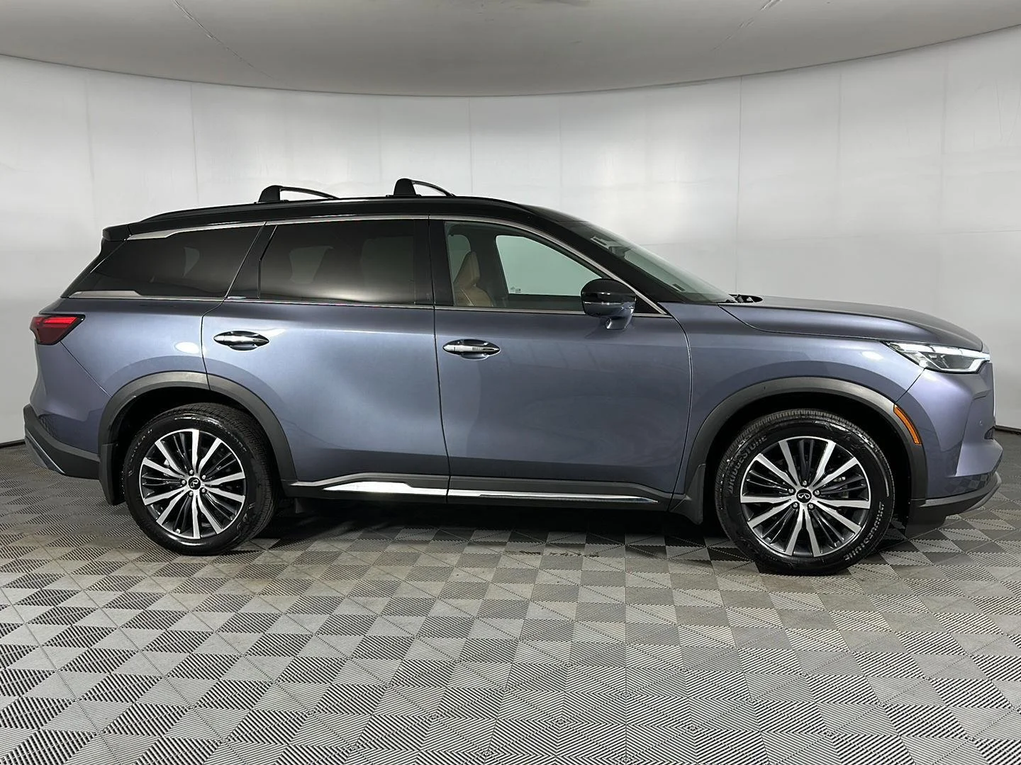Used 2025 Moonbow Blue/Black Obsidian INFINITI AUTOGRAPH image 28