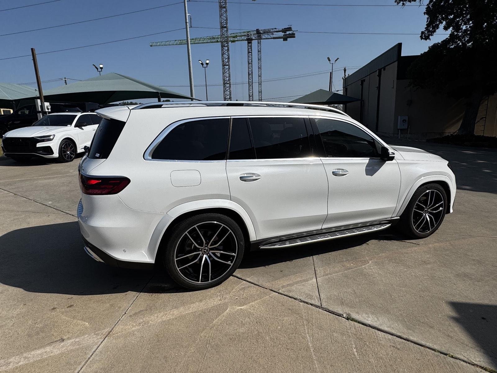 Used 2025 Moonlight White Metallic Mercedes-Benz GLS 450 4MATIC® image 9