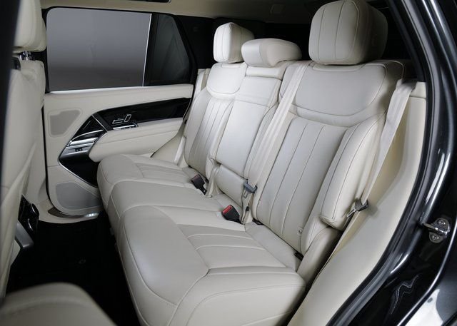 New 2026 Carpathian Grey Land Rover SE image 5