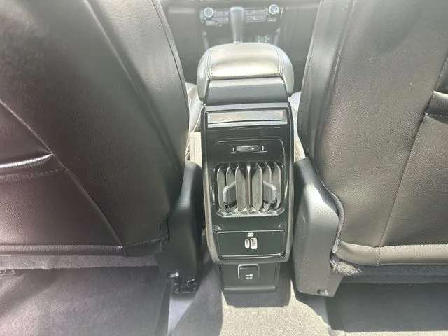 Used 2023 White Jeep Latitude image 22