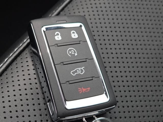 New 2026 Diamond Black Crystal Pearl-Coat Exterior Paint Jeep Limited Reserve image 40