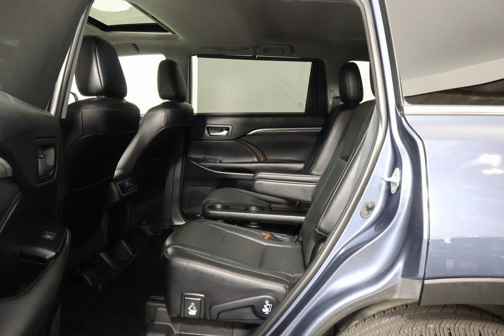 Used 2019 Shoreline Mist Toyota Limited image 11
