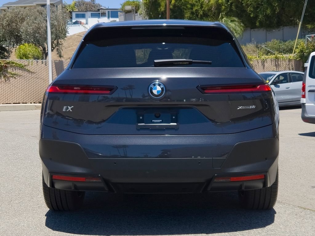Used 2024 Dark Graphite Metallic BMW xDrive50 image 24