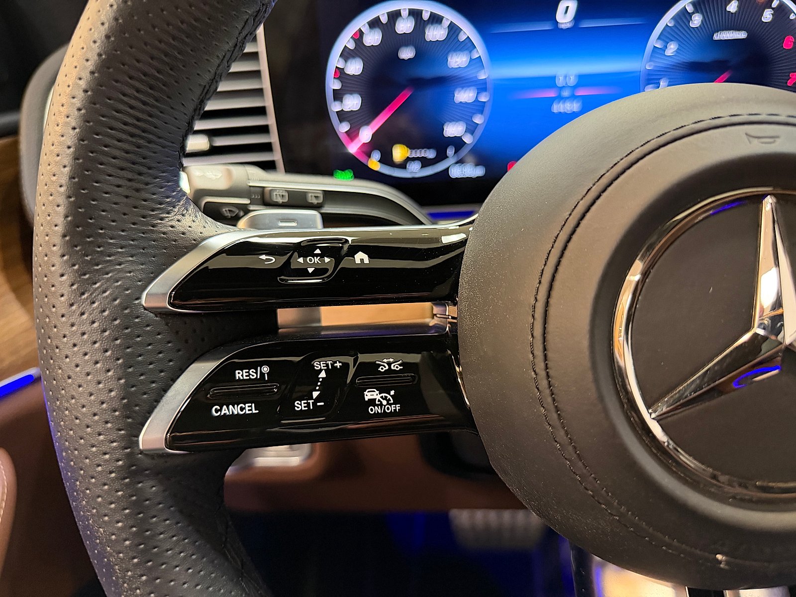 Used 2026 Obsidian Black Metallic Mercedes-Benz 4MATIC® image 24