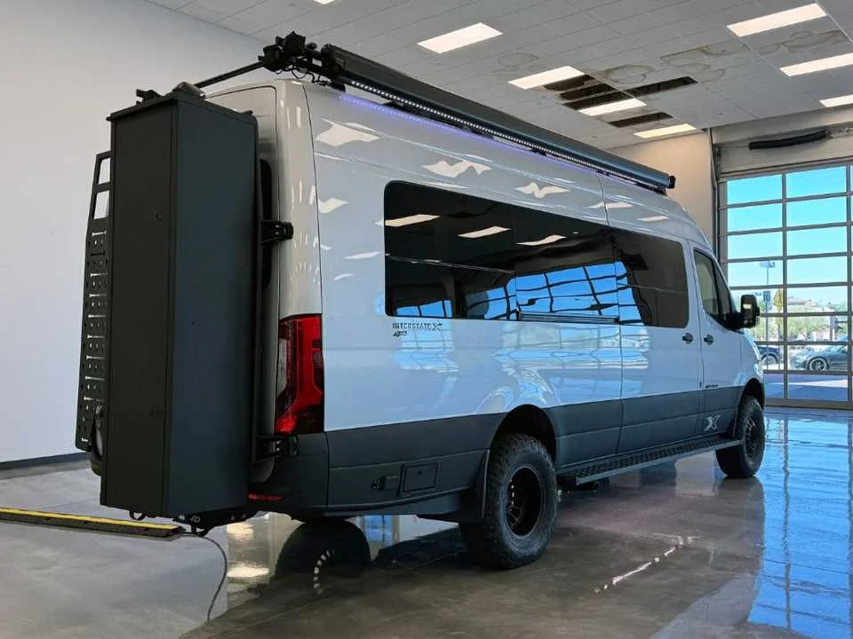 Used 2024 SILVER AIRSTREAM  image 3