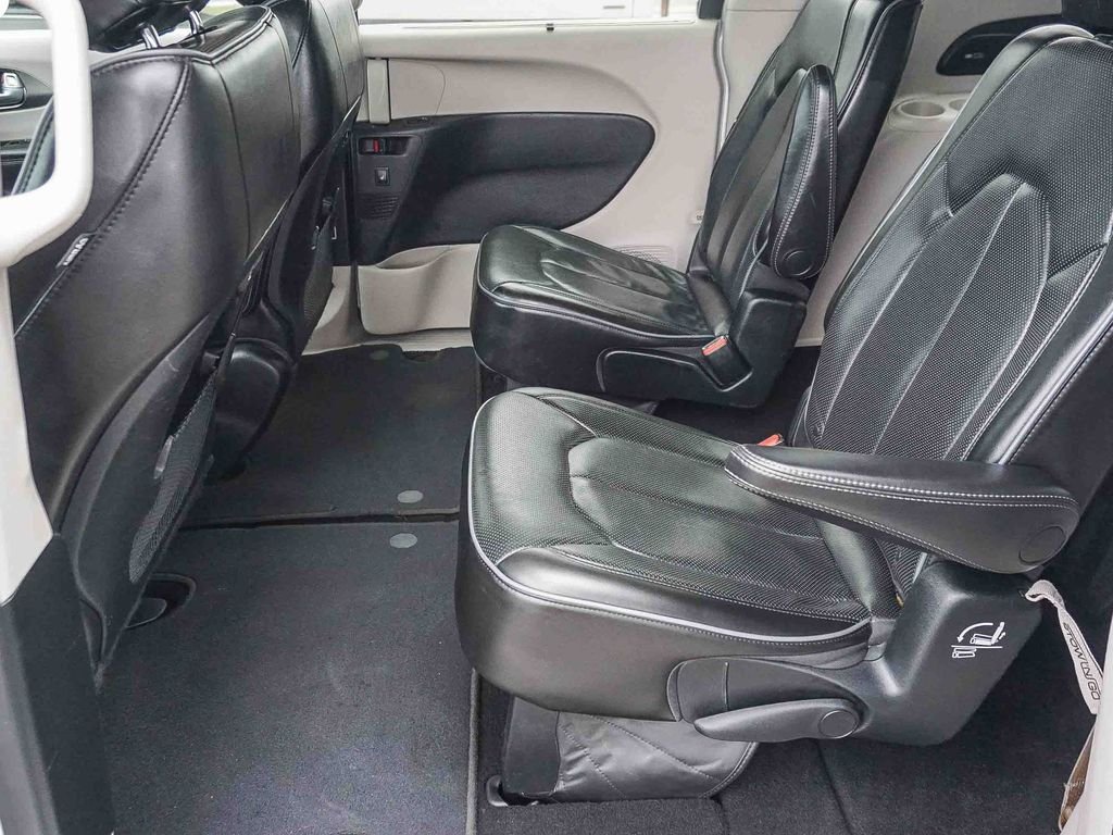 Used 2018 White Chrysler Limited image 17