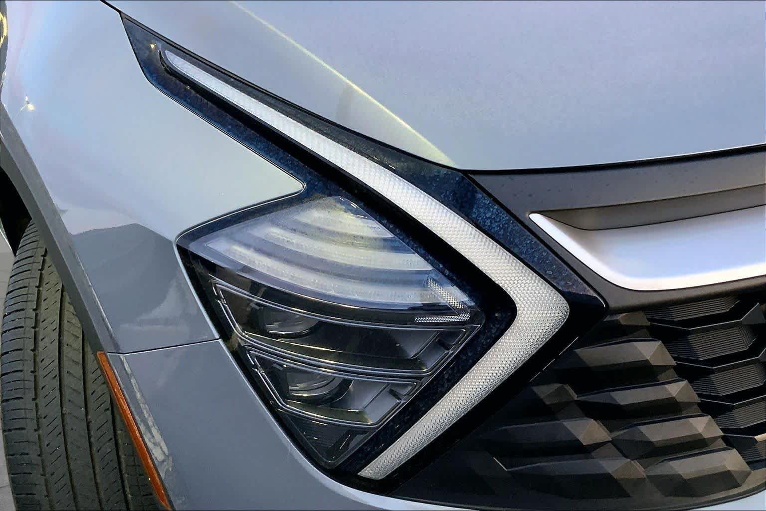 Used 2025 Everlasting Silver Kia LX image 24