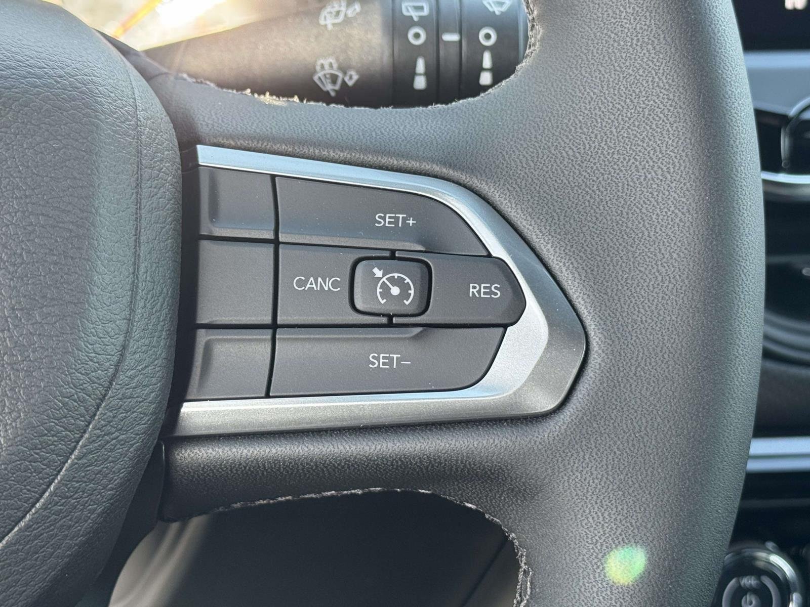 New 2026 Hydro Blue Pearlcoat Jeep Latitude Altitude image 8