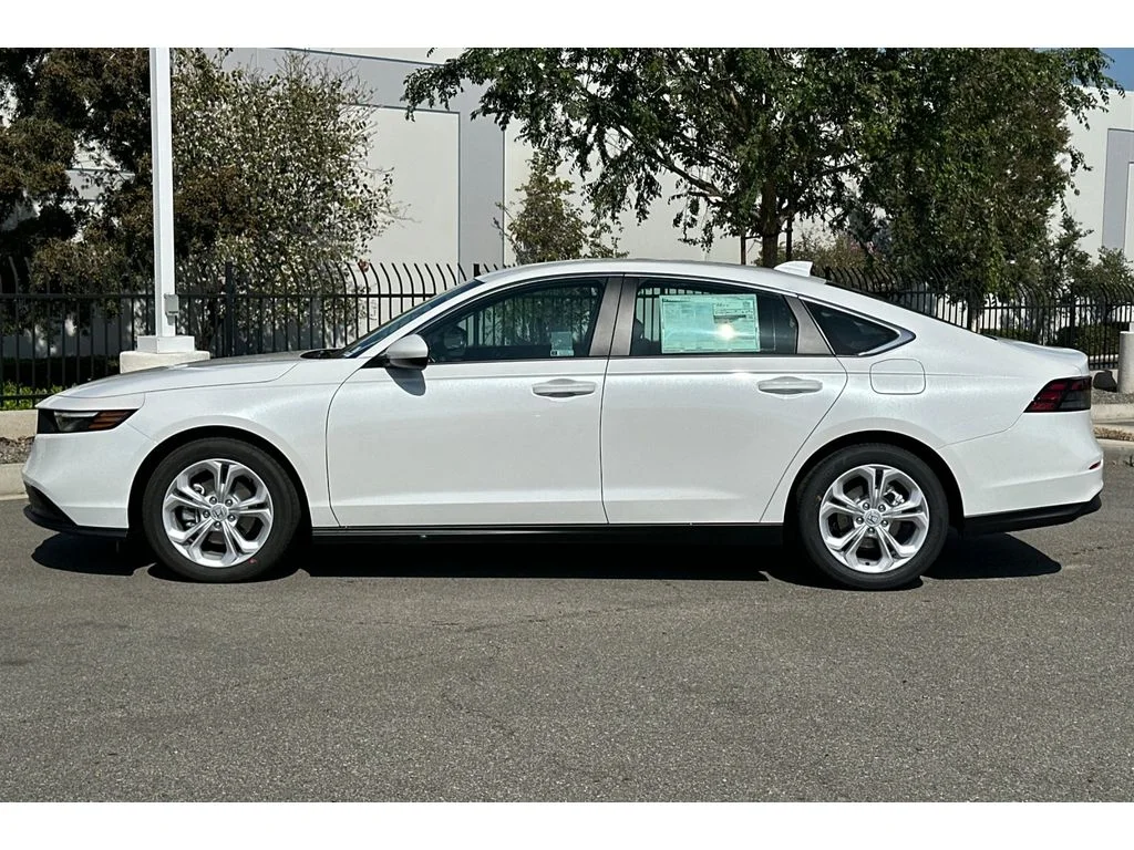 New 2026 Platinum White Pearl Honda LX image 8