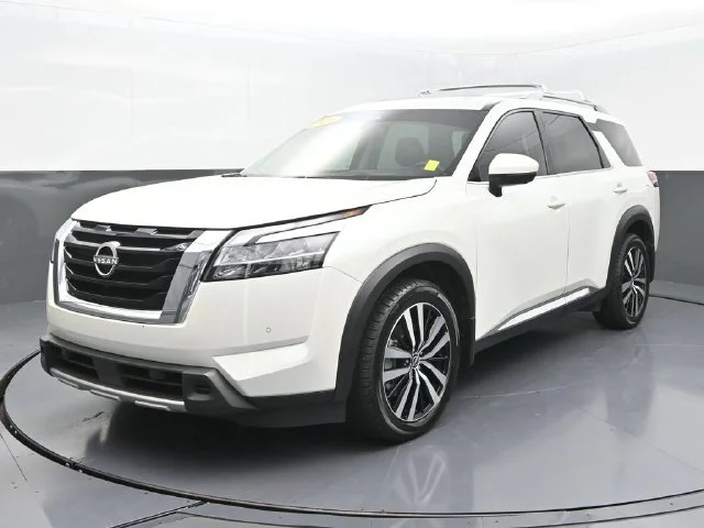 Used 2024 White Nissan Platinum image 1