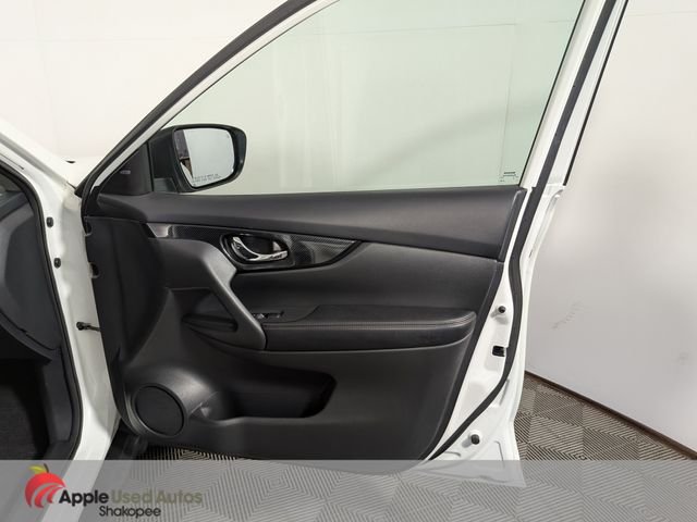 Used 2017 White Nissan SL image 37