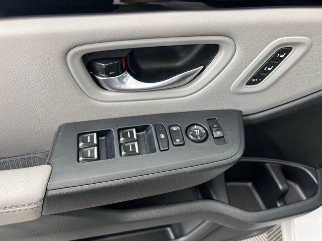 Used 2023 White Honda Touring image 13