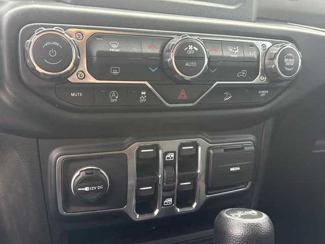 Used 2019 Black Jeep Unlimited Sport S image 18