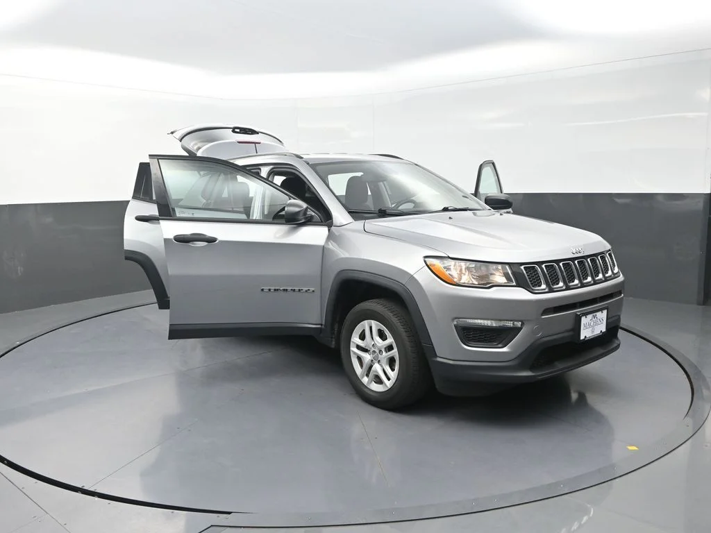 Used 2018 Silver Jeep Sport image 29