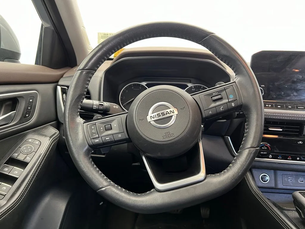 Used 2021 Gray Nissan SL image 16
