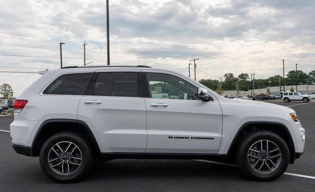 Used 2022 White Jeep Limited image 5
