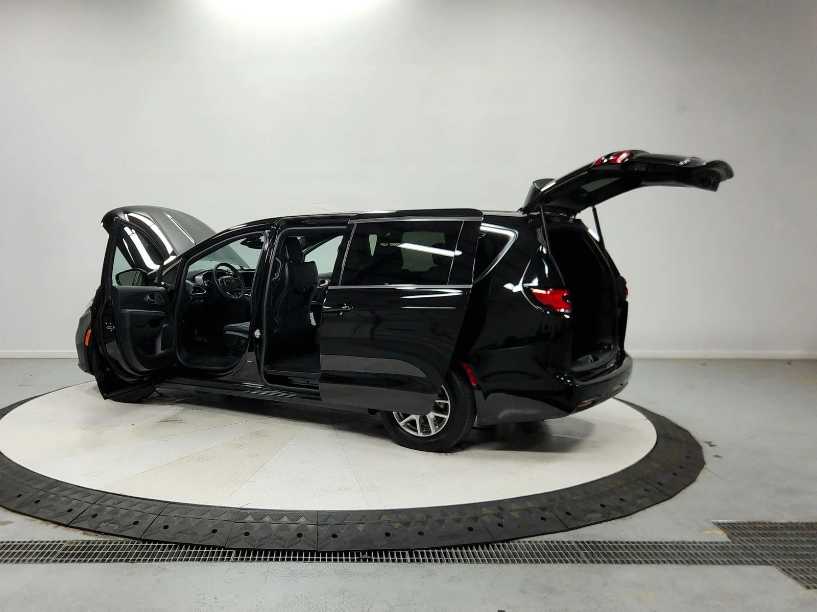 Used 2025 Black Chrysler Select image 14