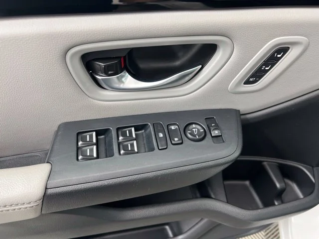 Used 2023 White Honda Touring image 13
