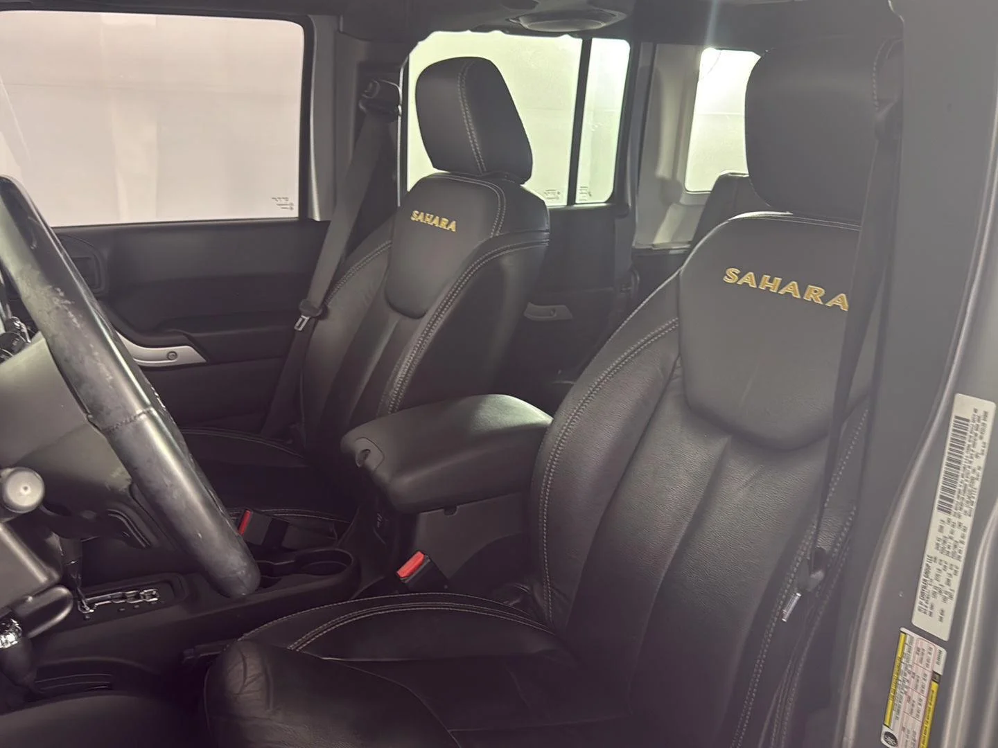 Used 2014  Jeep Sahara image 4