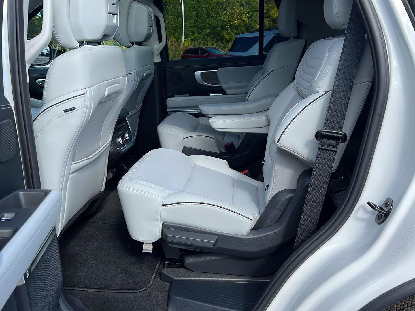 Used 2026 Star White Metallic Tri-Coat Ford Platinum image 20